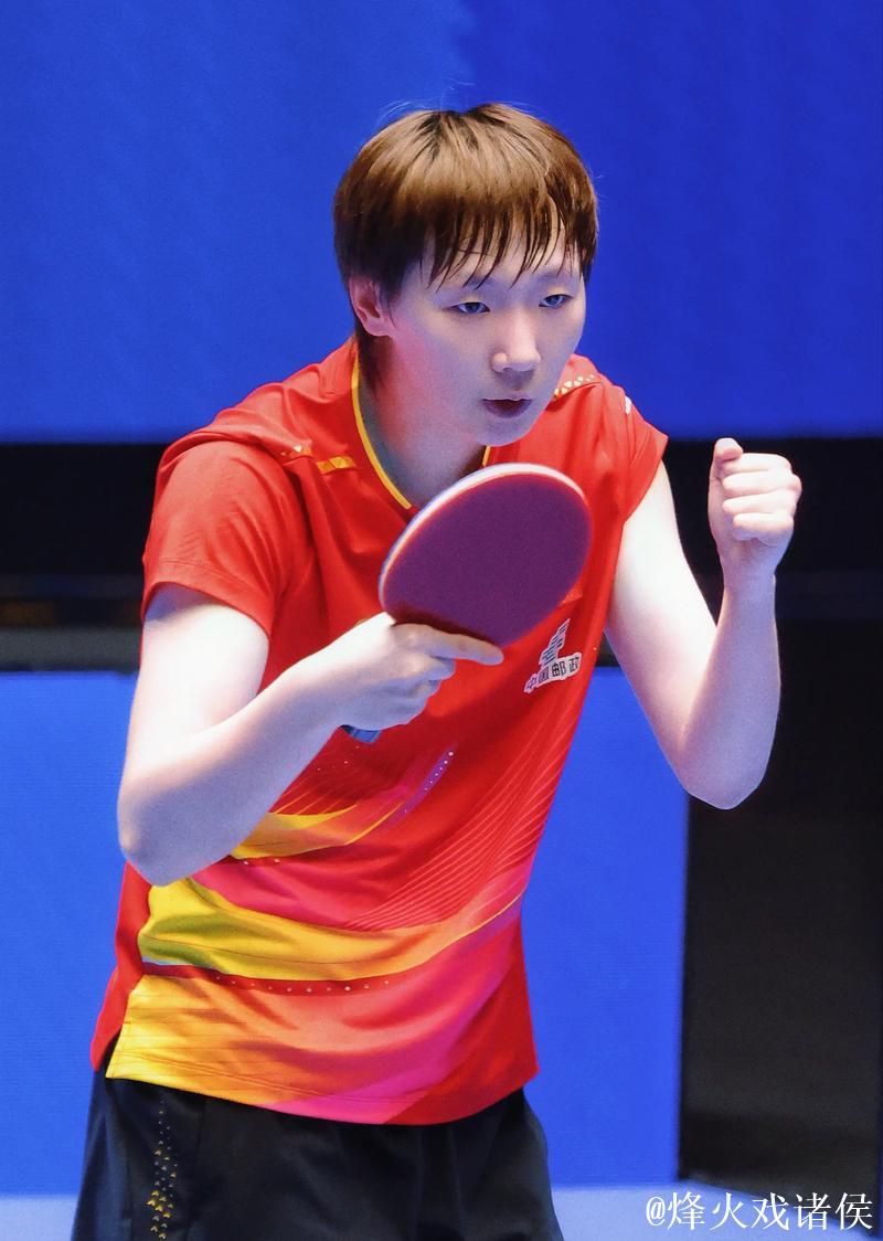 王曼昱回顾2025赛季并向球迷表达感谢 王曼昱回顾2025赛季并向球迷表达感谢